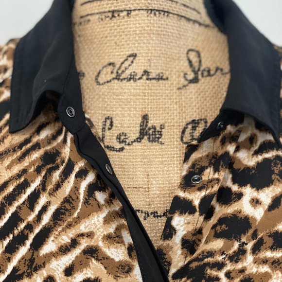 ABS Animal Print Button Up Blouse ๐๐
- Picture 10 of 11